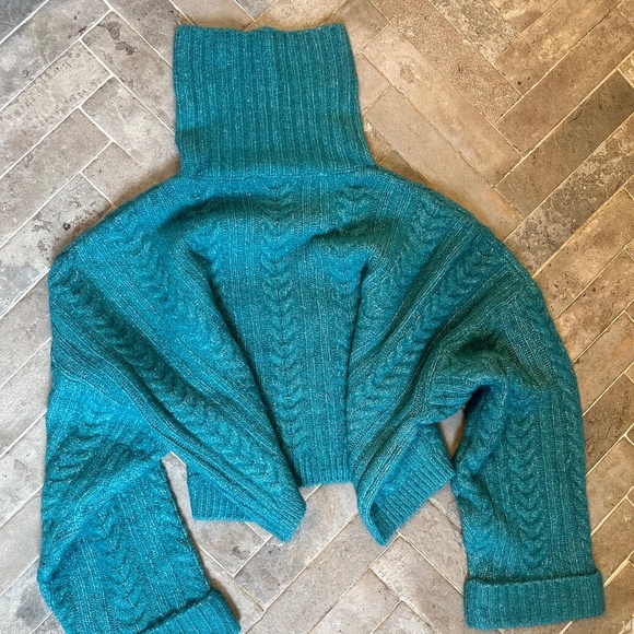 Women’s Vici Cropped Turtleneck Sweater Green Large - Picture 5 of 5